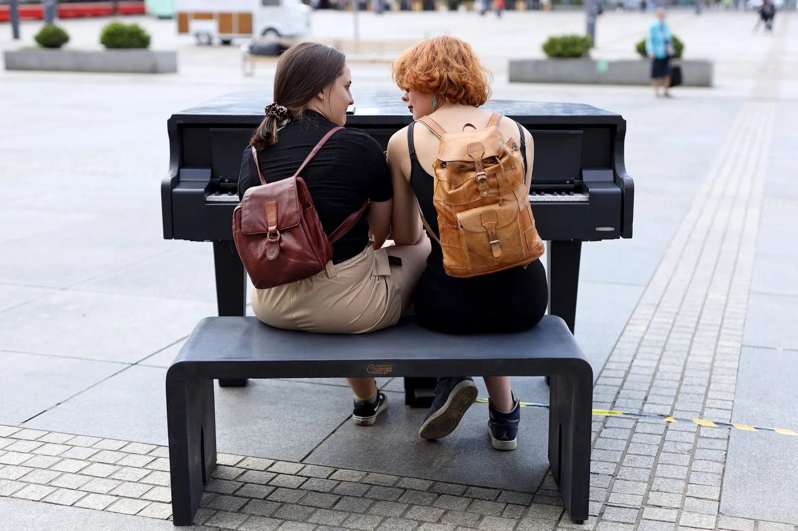 Cadenza piano outdoors